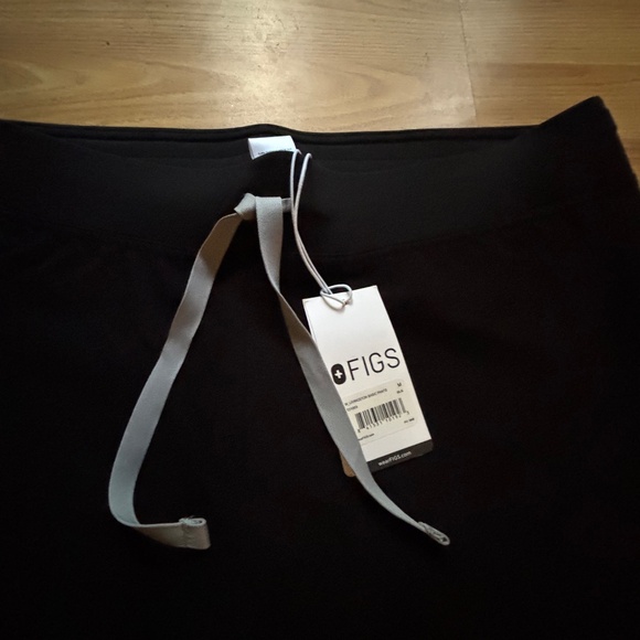 FIGS Black Livingston Scrub Pants Size M with Tags - Picture 2 of 3